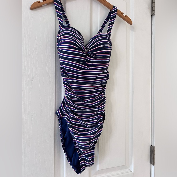 Niptuck Swim navy blue & red one piece with adjustable straps & padding. Size 6 - Picture 15 of 16